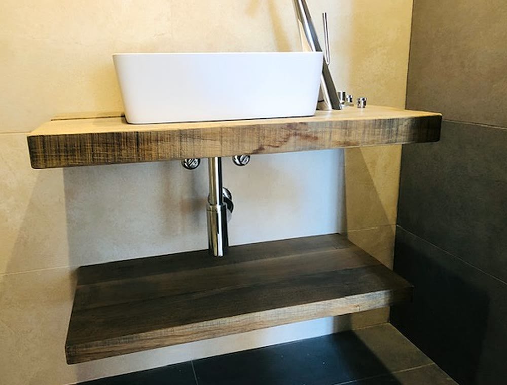 Lavabo sobre encimera de madera maciza
